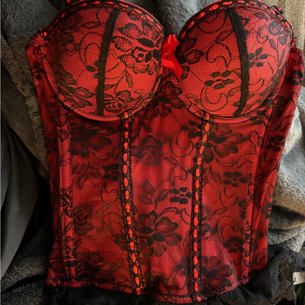Elegant Red Lace Bustier